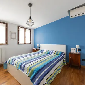 https://porta-genova-balcony-apartment.italymilanhotels.net